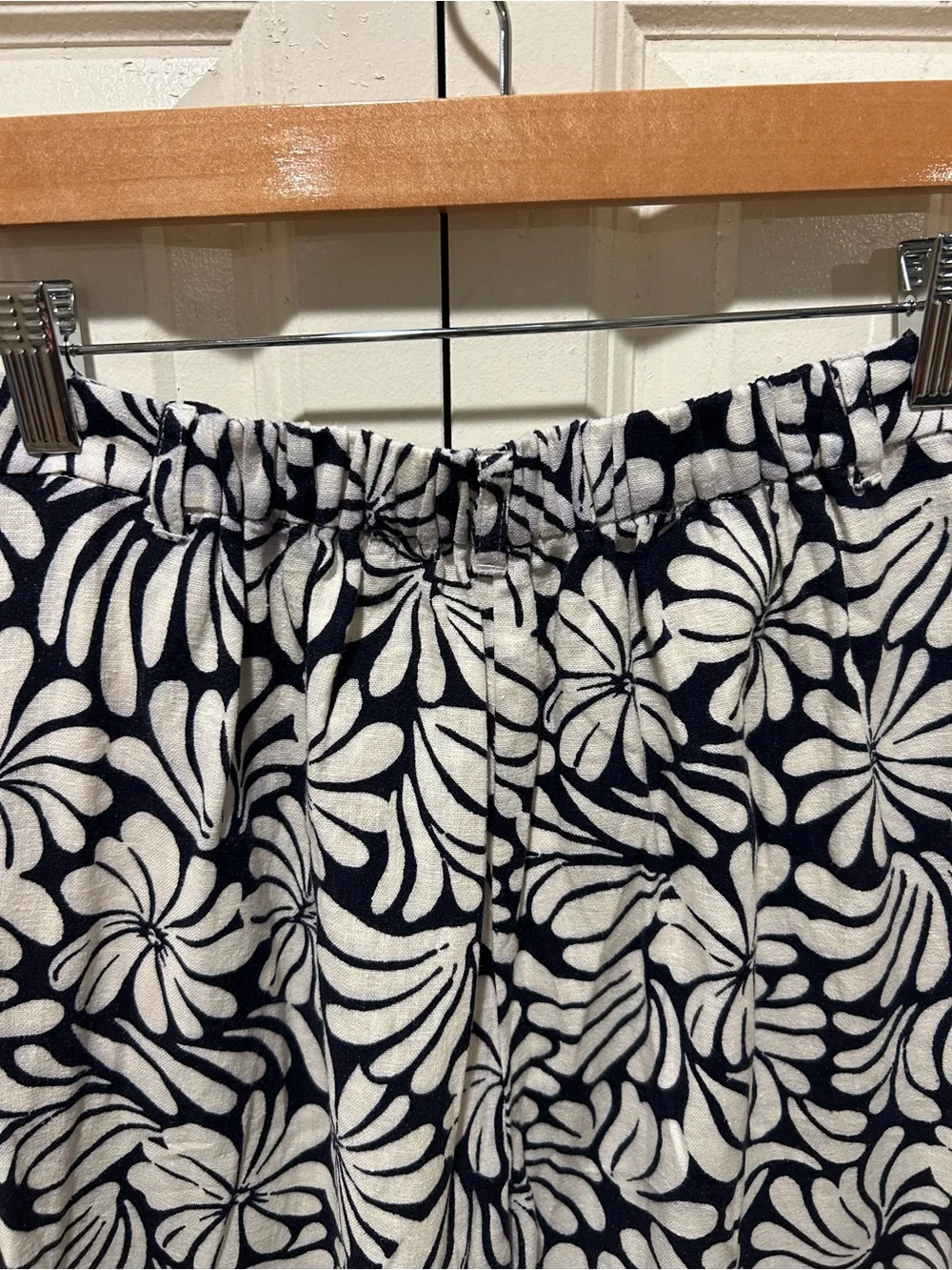 Mango Linen blend Floral Pants Straight Leg , Small